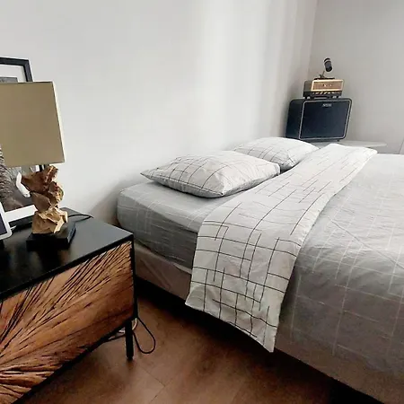 Beau Et A Bastille Париж